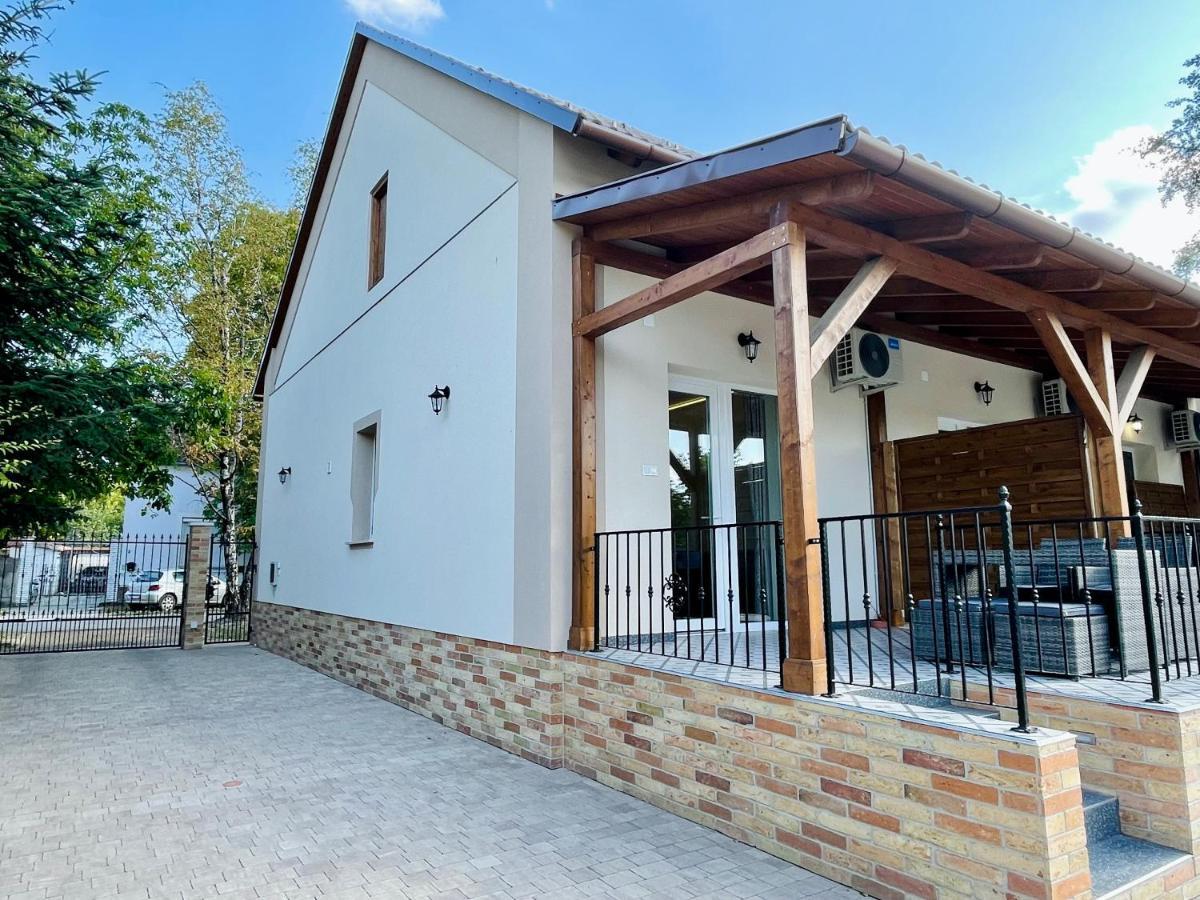 Voeroesmarty Apartmanhaz Makó المظهر الخارجي الصورة
