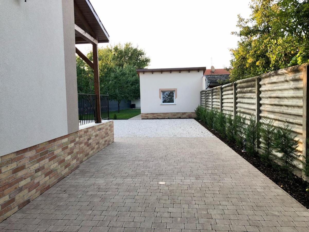 Voeroesmarty Apartmanhaz Makó المظهر الخارجي الصورة