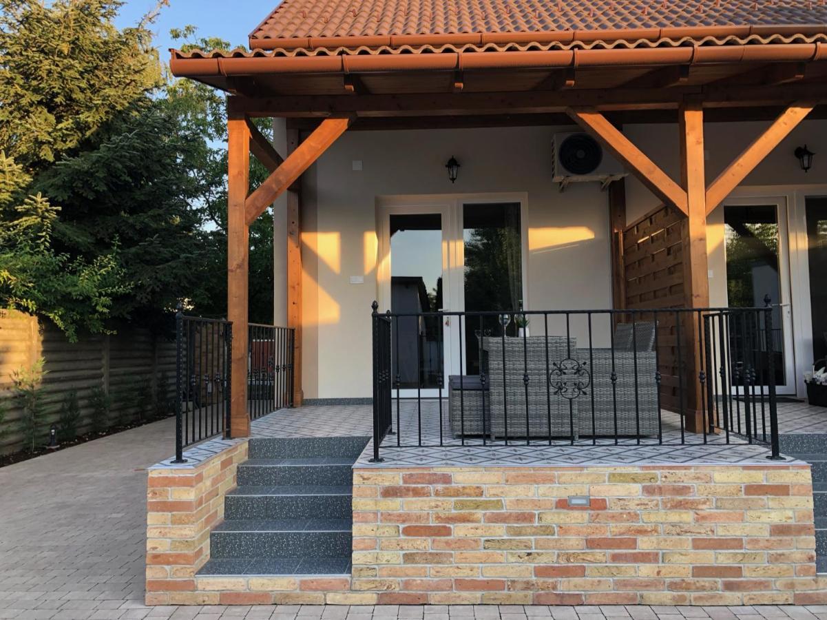 Voeroesmarty Apartmanhaz Makó المظهر الخارجي الصورة