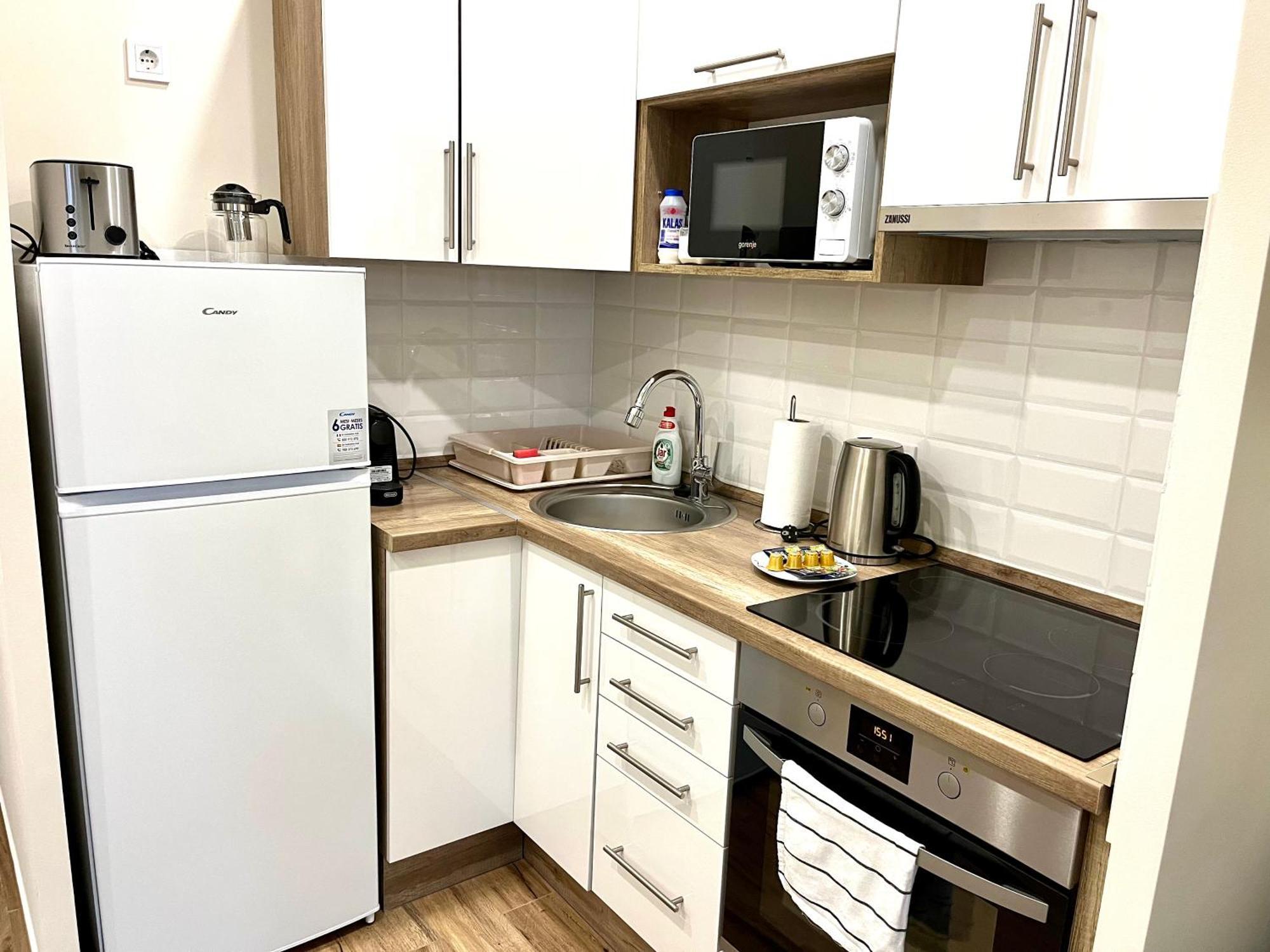 Voeroesmarty Apartmanhaz Makó المظهر الخارجي الصورة